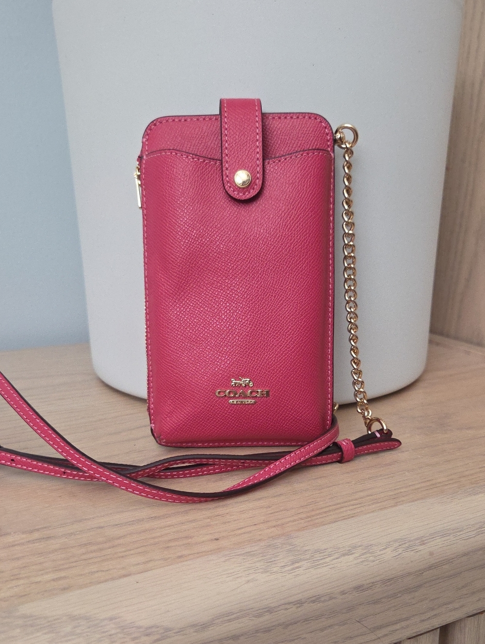 NWOT Coach North/South Phone Crossbody In Raspberry Pink & Gold C6884